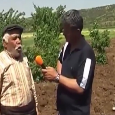 Muhabirin Davetine Aşırı Heyecanlanan Adam Röportaj yapan muhabirin davetine aşırı heyecanlan